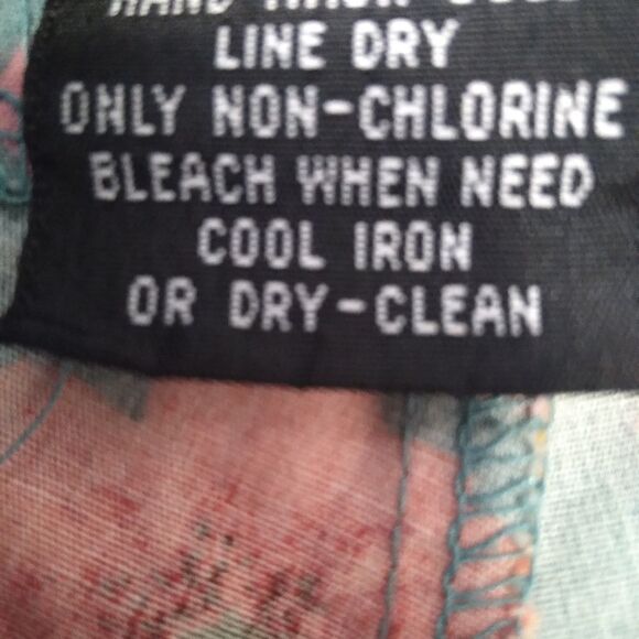 Carole Little Petites Colorful Floral Print Ruffled Hem Maximalist Capri Pants - Picture 5 of 12